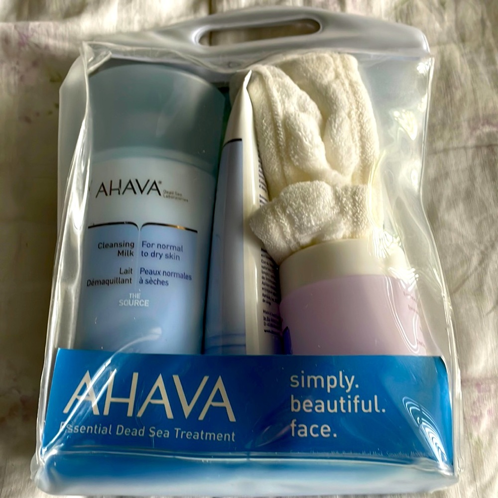 Ahava  simply beautiful face set nwt